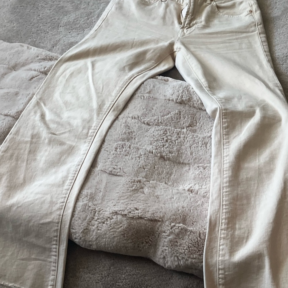MOTHER Off-White mid rise, cut off Denim Pants